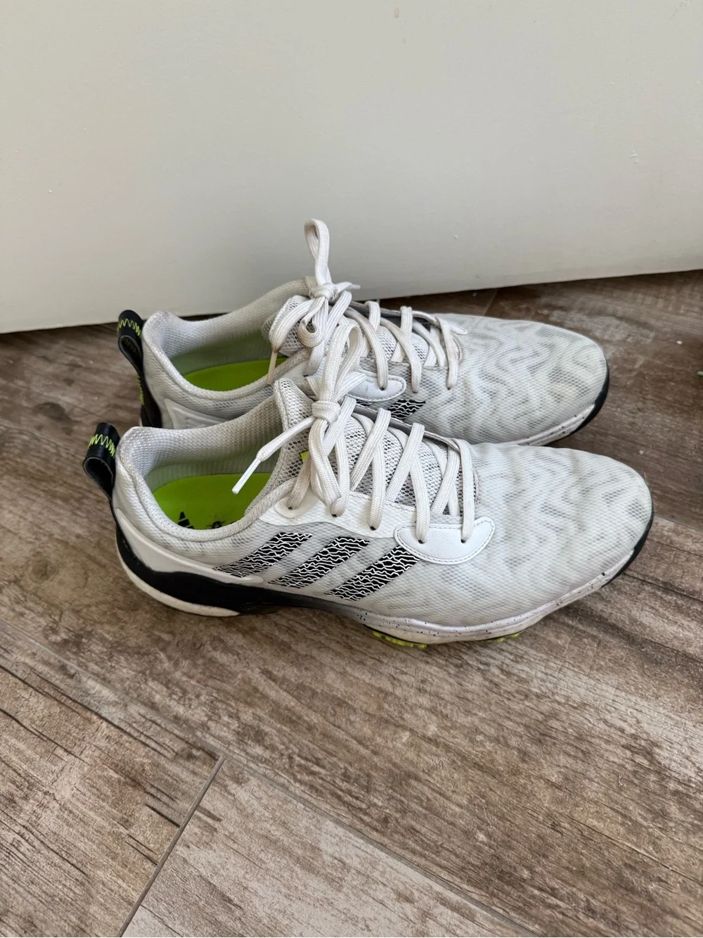 Men's White Golf Shoes with Lime Accents
